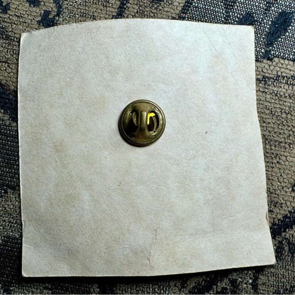 Vintage 1976 Precious Feet Pin - Picture 4 of 6